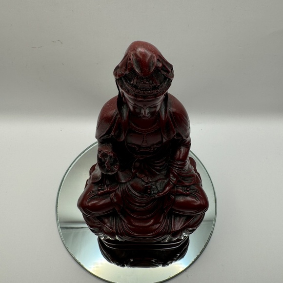 Kwan Yin Buddha figurine in red resin. Kuan Yin Guang Ying sitting buddha. - Picture 7 of 11